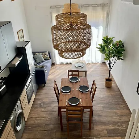 Maisonnette Avec Petite Foret * Valréas