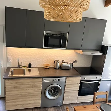 Maisonnette Avec Petite Foret * Valréas
