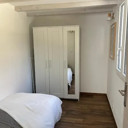 Maisonnette Avec Petite Foret * Valréas