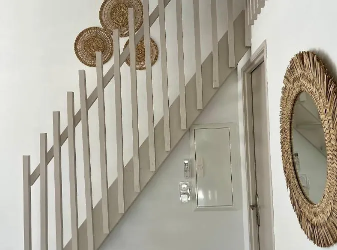 Maisonnette Avec Petite Foret