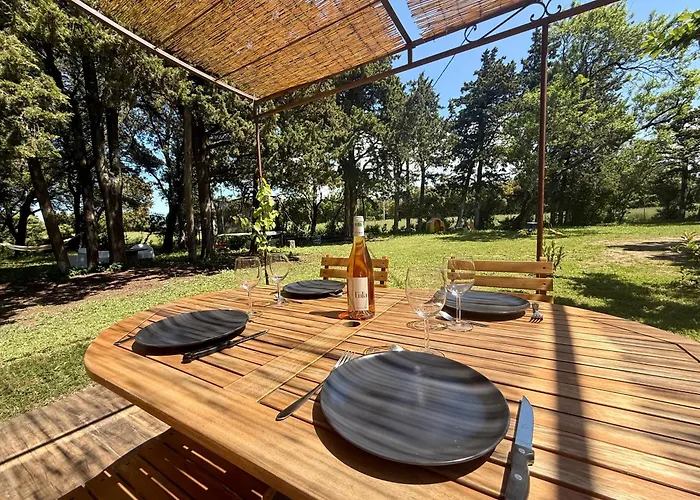 Maisonnette Avec Petite Foret Holiday home Valreas